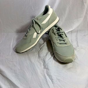Reebok sneaker women’s size 9.5 white and jade green/blue